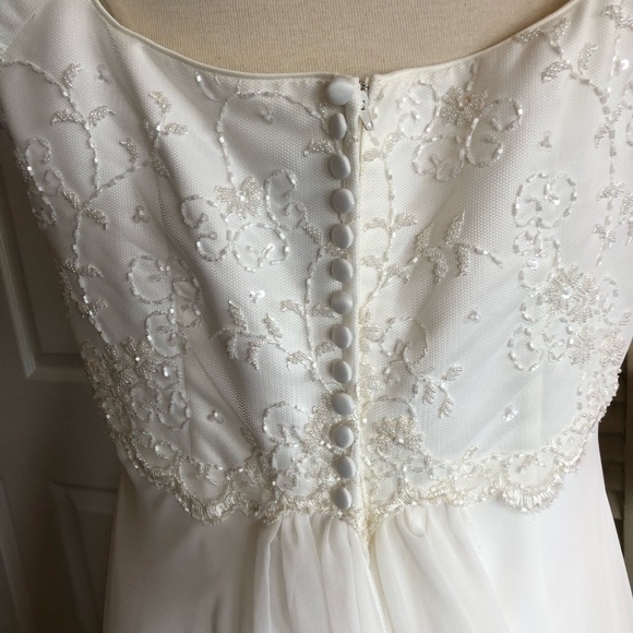 EDÉN BRIDAL BEAUTIFUL WEDDING DRESS size 16 (looks like it could be size 14) - Picture 11 of 11